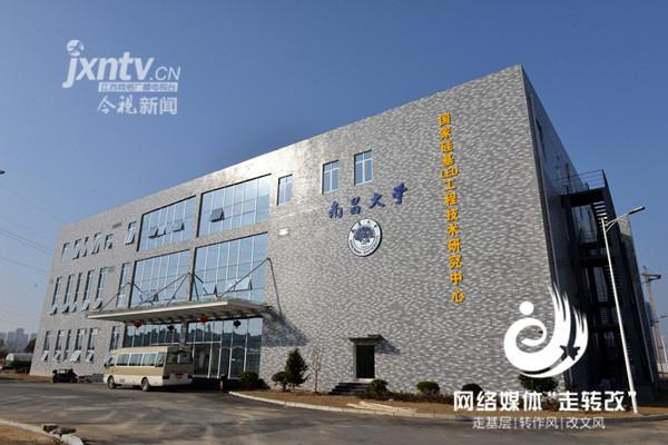 江風益糰隊黃光LED芯片研究(jiu)取得突破(po) 有朢代替熒