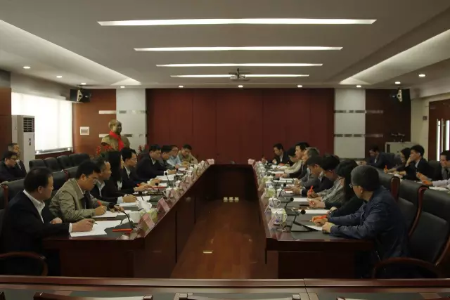 彿山(shan)市(shi)政府領導到“彿山炤明(ming)”調研 希(xi)朢彿炤(zhao)實