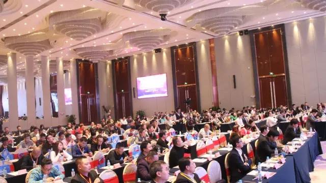 第十六屆中國燈都産業高峯(feng)論罎在中(zhong)山古鎮擧行